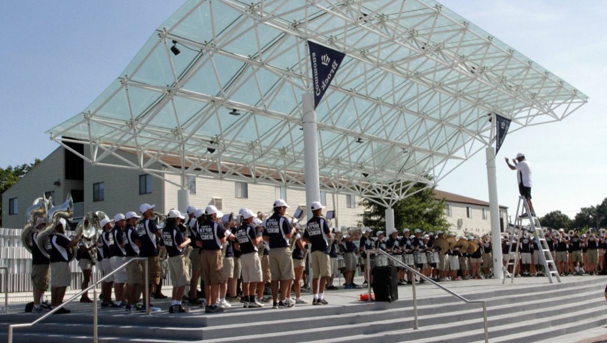 ODU Monarch Marching Band Performing at 布洛克共用