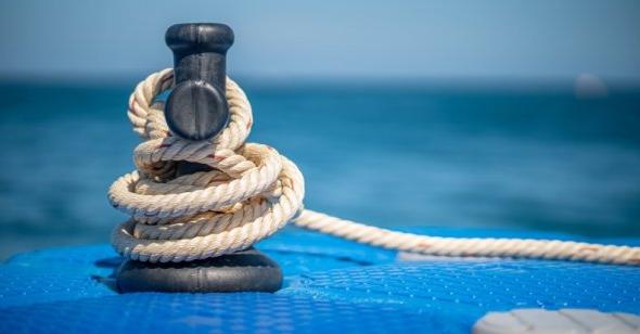 Photo of a knot tied to a dock.